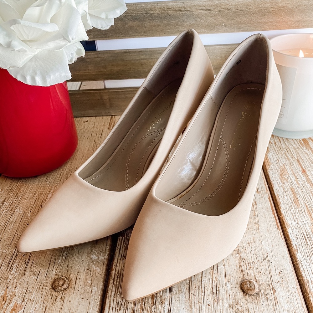 Nude/Black Heels